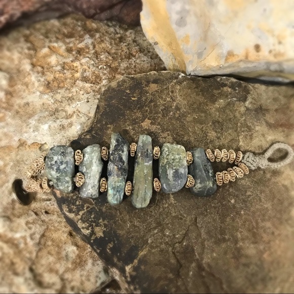 🚫sold🚫🔒Price firm. Raw labradorite bracelet - Picture 3 of 3